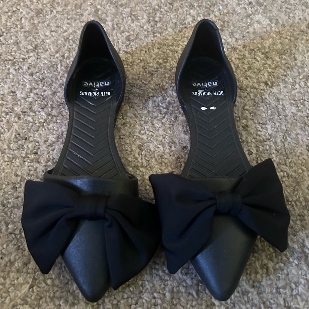 Native Black Pointed-Toe Flats with Bow